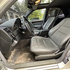 -Preserve-That-Luxury-Look-with-Maintenance-Detailing-for-Your-Vehicle-1 14